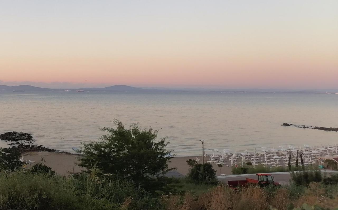 Апартамент Даскала С Паркомясто Burgas Exteriör bild